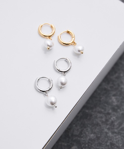 le cercle ADAM ET ROPE'（ルセルクルアダムエロペ）の「パールフープピアス（ピアス（両耳用）・レディース・シルバー/ゴールド・FREE）」の2枚目の写真