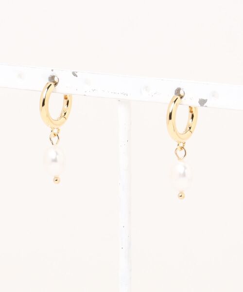 le cercle ADAM ET ROPE'（ルセルクルアダムエロペ）の「パールフープピアス（ピアス（両耳用）・レディース・シルバー/ゴールド・FREE）」の7枚目の写真