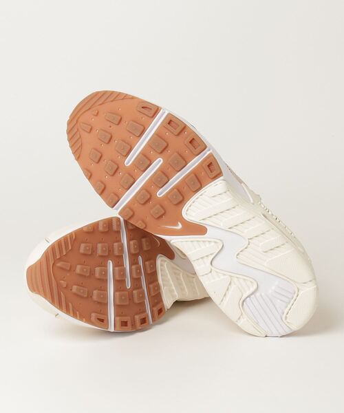 NIKE(ナイキ)の「ナイキ NIKE ナイキ エア マックス エクシー(スニーカー・レディース・サーモンピンク・23.0cm/23.5cm/24.0cm/24.5cm/25.0cm)」の3枚目の写真