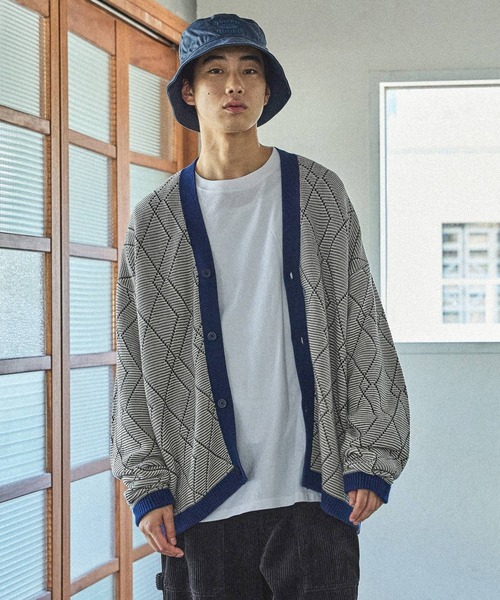 niko and...（ニコアンド）の「ジオメ柄ニットVネックカーディガン（カーディガン/ボレロ・メンズ・ダークブラウン/ネイビー/ブラック/グリーン・MEDIUM/LARGE）」の4枚目の写真