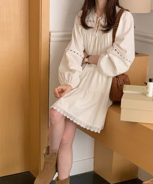 GEMEDA(ジェメダ)の「レースヨークティアードミニワンピース(ワンピース・レディース・ホワイト・M)」の5枚目の写真