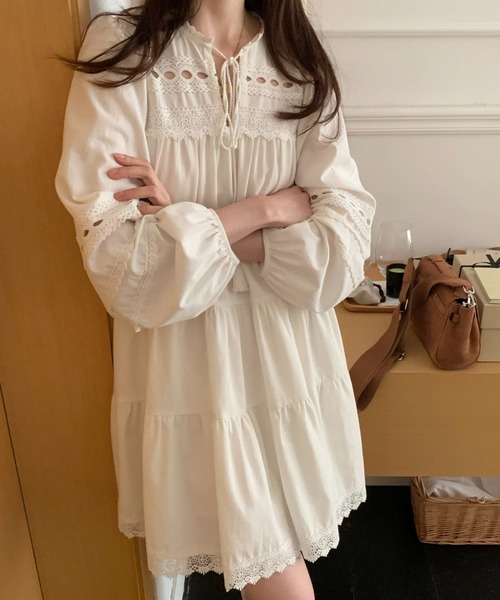 GEMEDA(ジェメダ)の「レースヨークティアードミニワンピース(ワンピース・レディース・ホワイト・M)」の4枚目の写真