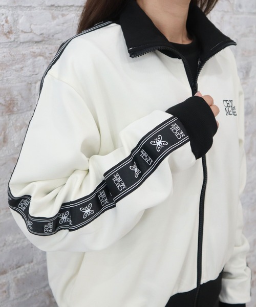 CECIL McBEE（セシルマクビー）の「袖ジャガードロゴ ダンボールニット