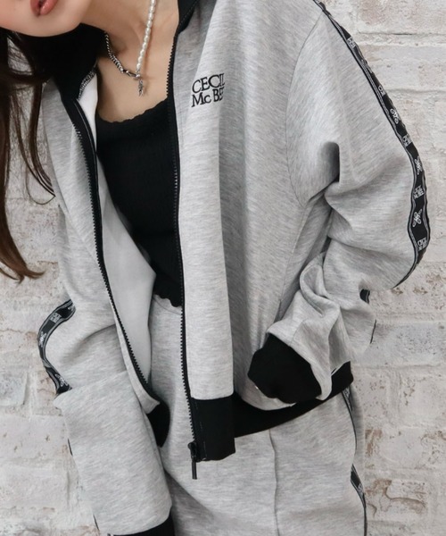 CECIL McBEE（セシルマクビー）の「袖ジャガードロゴ ダンボールニット