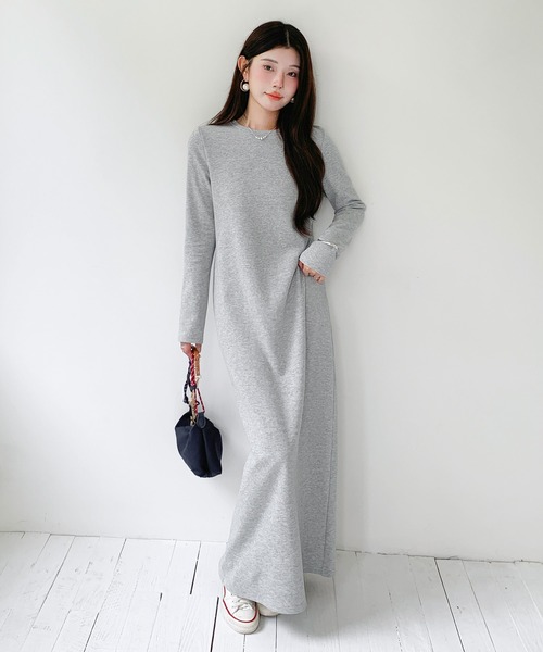 by LEGNA（バイレグナ）の「【選べる着丈】ベーシックマキシワンピース（ワンピース・レディース・グレイッシュベージュ/ブラック/杢グレー/カーキブラウン/ボルドー/ブラウン/チャコール/ベージュ系/ライトグレー系/ブラック系/グレー系/ネイビー系・L-Long/M-Long/L-Regular/M-Regular/L-Short/M-Short）」の3枚目の写真