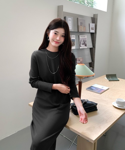 by LEGNA（バイレグナ）の「【選べる着丈】ベーシックマキシワンピース（ワンピース・レディース・グレイッシュベージュ/ブラック/杢グレー/カーキブラウン/ボルドー/ブラウン/チャコール/ベージュ系/ライトグレー系/ブラック系/グレー系/ネイビー系・L-Long/M-Long/L-Regular/M-Regular/L-Short/M-Short）」の15枚目の写真