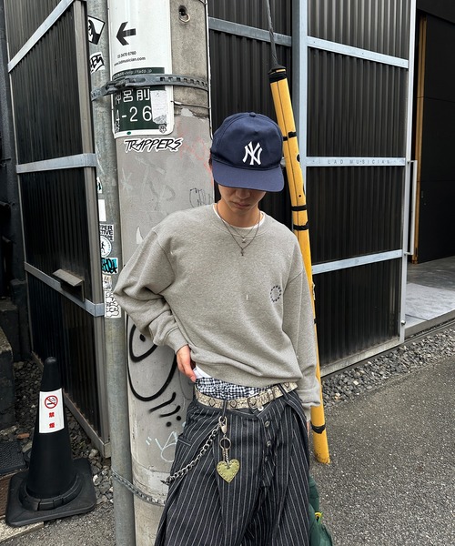 kutir(クティール)の「URAGE CREWNECK CROPPED PAINT SWEAT/裏毛クルーネッククロップドペイントスウェット(スウェット・メンズ・ブラック/杢グレー/ネイビー・LARGE/MEDIUM)」の13枚目の写真