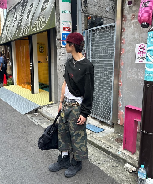 kutir(クティール)の「URAGE CREWNECK CROPPED PAINT SWEAT/裏毛クルーネッククロップドペイントスウェット(スウェット・メンズ・ブラック/杢グレー/ネイビー・LARGE/MEDIUM)」の11枚目の写真