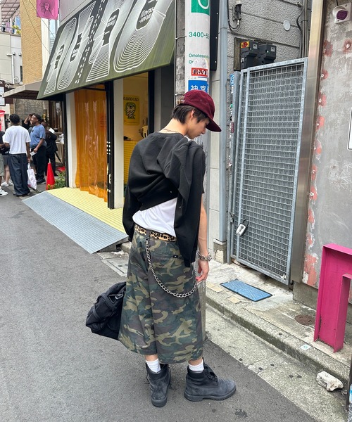 kutir(クティール)の「URAGE CREWNECK CROPPED PAINT SWEAT/裏毛クルーネッククロップドペイントスウェット(スウェット・メンズ・ブラック/杢グレー/ネイビー・LARGE/MEDIUM)」の12枚目の写真