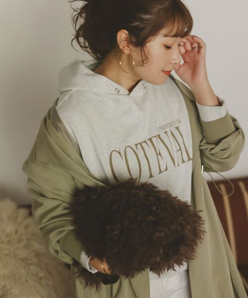 le.coeur blanc(ルクールブラン)の「COTEVALロゴスウェットパーカー(パーカー・レディース・ライトグレー/ダークグレー・38)」の5枚目の写真