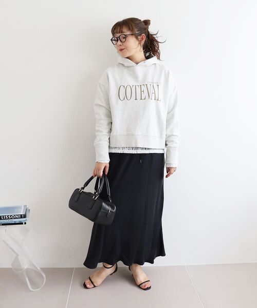 le.coeur blanc(ルクールブラン)の「COTEVALロゴスウェットパーカー(パーカー・レディース・ライトグレー/ダークグレー・38)」の14枚目の写真