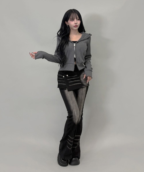 FOLLOWIN（フォロウィン）の「2color/レイヤードデザイン フレアデニムパンツ（デニムパンツ・レディース・ブラック/ブルー・SMALL/MEDIUM/LARGE）」の7枚目の写真