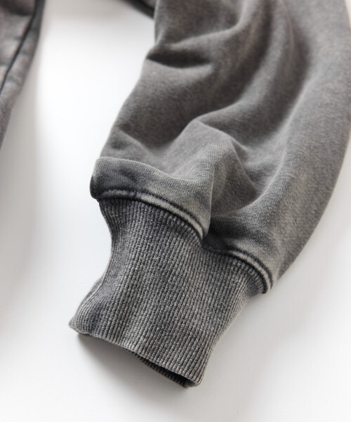 FREAK'S STORE(フリークスストア)の「HEAVY WEIGHT CREW NECK PIGMENT SWT 13oz/ヘビーウェイト ピグメント加工 クルーネックスウェット/13オンス/リラックスフィット(スウェット・メンズ・オリーブ/チャコールグレー/ワインレッド/ブラウン・LARGE/SMALL/MEDIUM)」の16枚目の写真