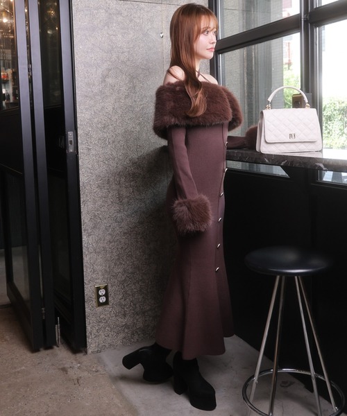 LIPSERVICE（リップサービス）の「ファーオフショルボタンニット