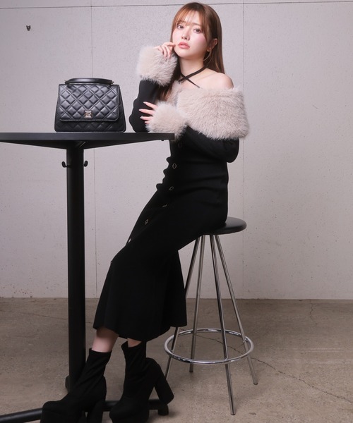 LIP SERVICE ファーオフショルボタンニットワンピース ブラウン リップサービス LIP SERVICE ファーオフショルボタンニットワンピース