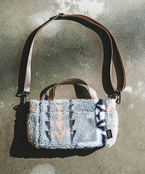 PENDLETON（ペンドルトン）の「PENDLETON ペンドルトン PLAINS STAR BOA SHOULDER BAG プレインズスター ジャガードボア ショルダーバッグ（ショルダーバッグ・レディース・ベージュ/グレー・FREE）」の3枚目の写真