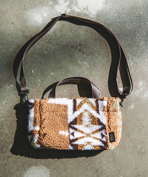 PENDLETON（ペンドルトン）の「PENDLETON ペンドルトン PLAINS STAR BOA SHOULDER BAG プレインズスター ジャガードボア ショルダーバッグ（ショルダーバッグ・レディース・ベージュ/グレー・FREE）」の4枚目の写真