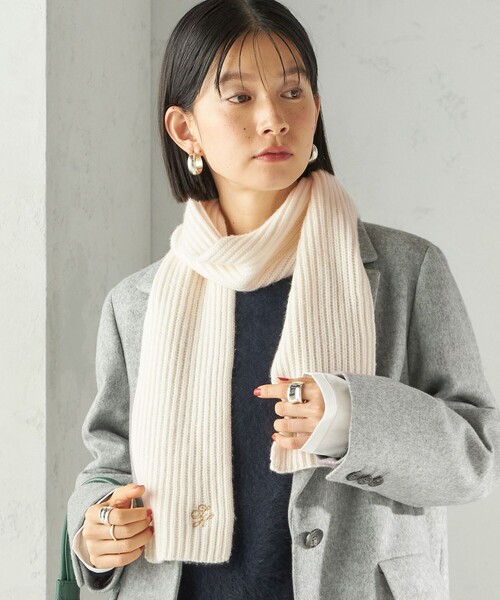 SHIPS（シップス）の「細幅 刺繍 ニット マフラー（マフラー・レディース・ライトグレー/オフホワイト/ライトグリーン・ONE SIZE）」の5枚目の写真