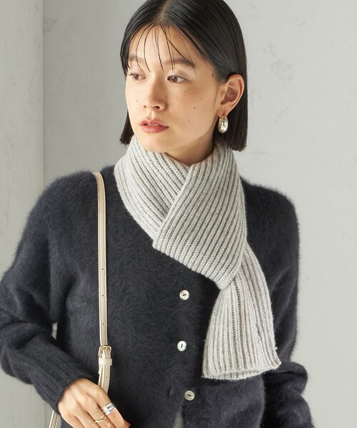 SHIPS（シップス）の「細幅 刺繍 ニット マフラー（マフラー・レディース・ライトグレー/オフホワイト/ライトグリーン・ONE SIZE）」の9枚目の写真