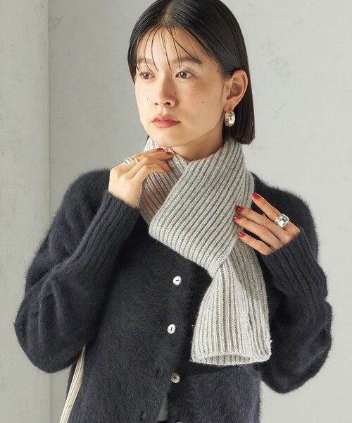 SHIPS（シップス）の「細幅 刺繍 ニット マフラー（マフラー・レディース・ライトグレー/オフホワイト/ライトグリーン・ONE SIZE）」の11枚目の写真