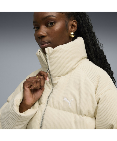 PUMA(プーマ)の「PUMA プーマ ウィメンズ ワードローブ ESS コーデュロイ パッファー ジャケ(ダウンジャケット/コート・レディース・ブラック/オフホワイト・LARGE/X-LARGE/SMALL/MEDIUM)」の3枚目の写真