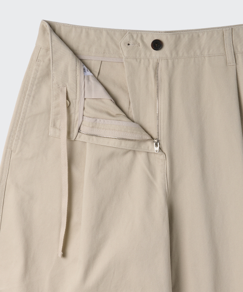 MUSINSA STANDARD WOMAN（ムシンサスタンダードウーマン）の「ウィメンズディープタックエクストラワイドチノパンツ[ライトベージュ]（その他パンツ・レディース・その他・30/24/26/28）」の4枚目の写真