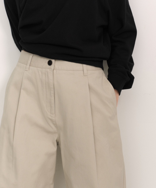 MUSINSA STANDARD WOMAN（ムシンサスタンダードウーマン）の「ウィメンズディープタックエクストラワイドチノパンツ[ライトベージュ]（その他パンツ・レディース・その他・30/24/26/28）」の5枚目の写真