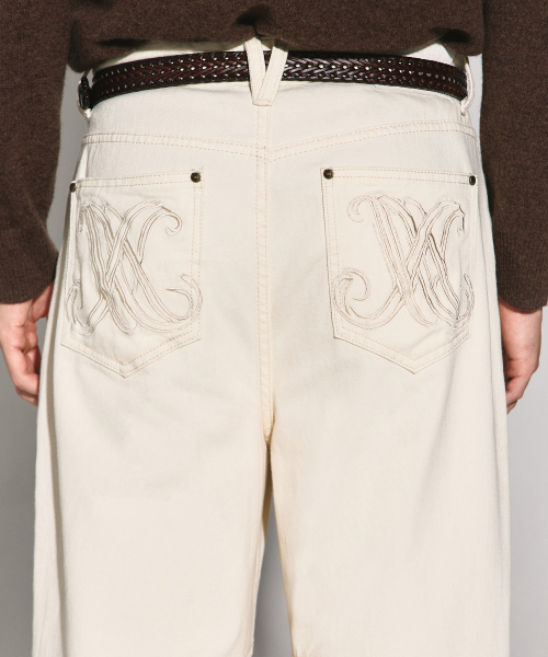 WESLEYHYUSTON（ウェズリーユーストン）の「Curved dart detail wide denim pants ivory（デニムパンツ・メンズ・その他・SMALL/MEDIUM/LARGE）」の2枚目の写真
