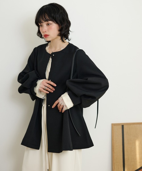 LAULEN（ローレン）の「collarless belted medium coat /ノーカラーベルト付きミディアムコート（ノーカラーコート・レディース・ベージュ/ブラック・FREE）」の3枚目の写真