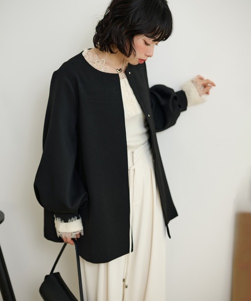 LAULEN（ローレン）の「collarless belted medium coat /ノーカラーベルト付きミディアムコート（ノーカラーコート・レディース・ベージュ/ブラック・FREE）」の9枚目の写真