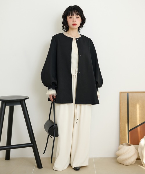 LAULEN（ローレン）の「collarless belted medium coat /ノーカラーベルト付きミディアムコート（ノーカラーコート・レディース・ベージュ/ブラック・FREE）」の22枚目の写真
