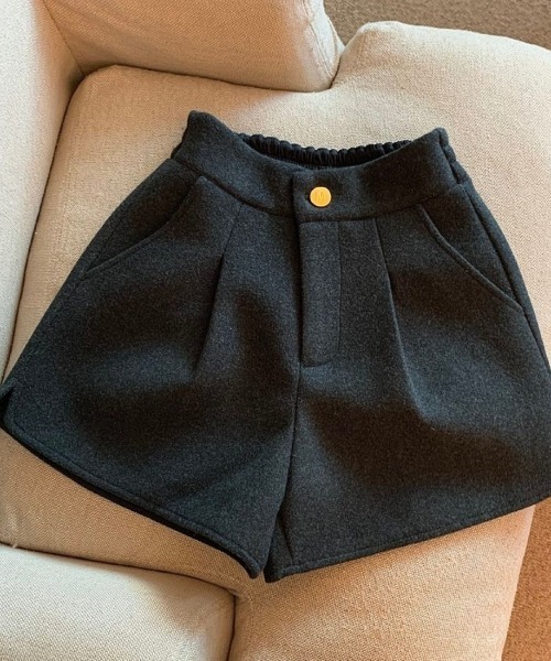 LETee（レティー）の「ワンタックショートパンツ（その他パンツ・レディース・ブラック/ライトベージュ/ブラウン・FREE）」の3枚目の写真