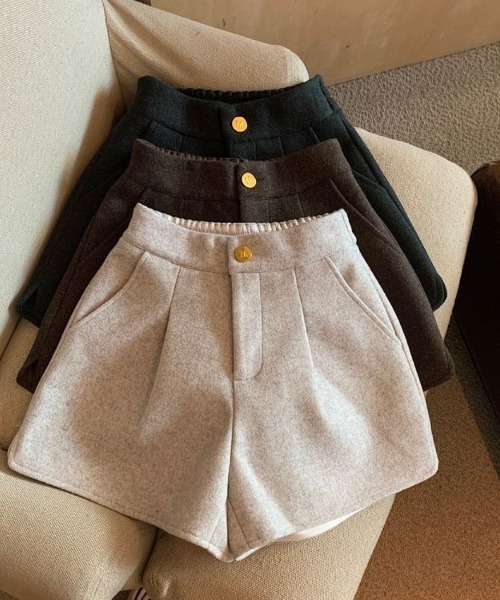 LETee（レティー）の「ワンタックショートパンツ（その他パンツ・レディース・ブラック/ライトベージュ/ブラウン・FREE）」の8枚目の写真