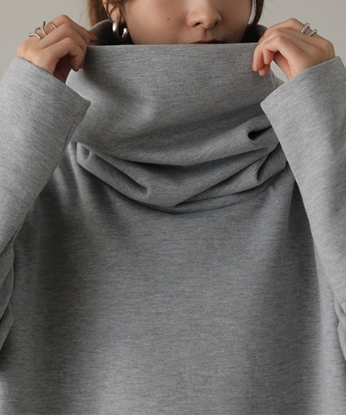 HUG.U(ハグユー)の「「小顔」 ボリュームタートルトップス(Tシャツ/カットソー・レディース・ホワイト/ワインレッド/ダークベージュ/グレー/ブラック・FREE)」の3枚目の写真