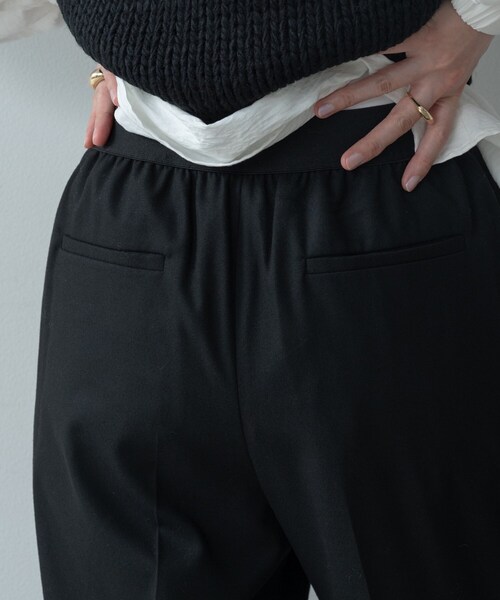 GALLEST(ギャレスト)の「Comfy SET UP|イージーテーパードパンツ【セットアップ対応/通勤/カセット服】(その他パンツ・レディース・ダークグレー/ブラウン系/ブラック・34/36/38/40)」の21枚目の写真