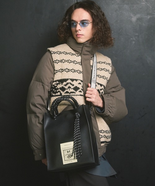 MAISON SPECIAL(メゾンスペシャル)の「《UNISEX》【THEATRE PRODUCTS】Collaboration Shoulder Tote Bag/シアタープロダクツコラボレーションショルダートートバッグ【MAISON SPECIAL/メゾンスペシャル】(ショルダーバッグ・メンズ・シルバー/ブラック・FREE)」の3枚目の写真