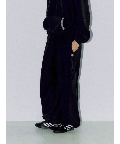 OAFISH(オアフィッシュ)の「DIAGONAL FLEECE JOGGER PANTS, BLACK(スウェットパンツ・レディース・その他・1/2)」の1枚目の写真
