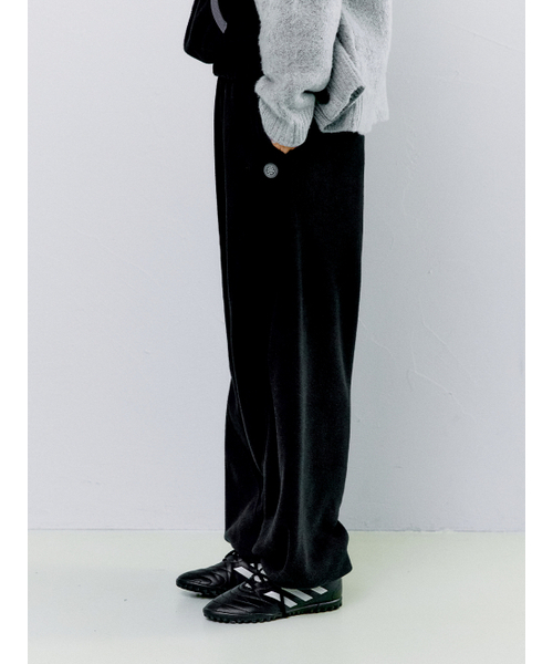 OAFISH(オアフィッシュ)の「DIAGONAL FLEECE JOGGER PANTS, BLACK(スウェットパンツ・レディース・その他・1/2)」の3枚目の写真