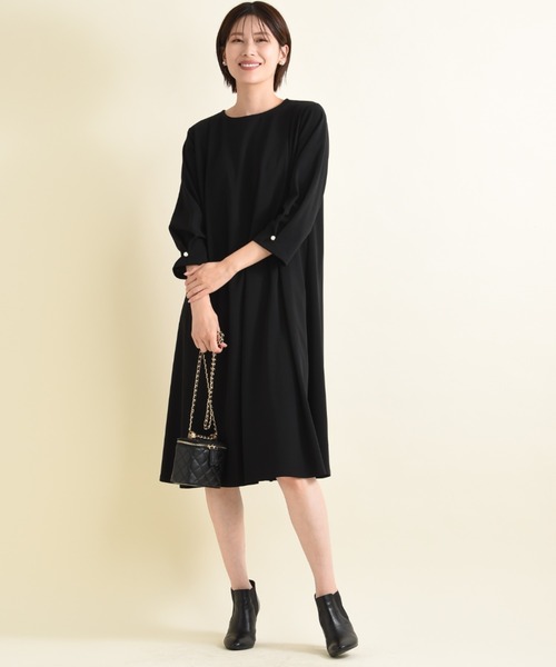 INTERPLANET(インタープラネット)の「カットジョーゼットBACKプリーツワンピース(ワンピース・レディース・ブラック/グレイッシュベージュ・FREE)」の7枚目の写真