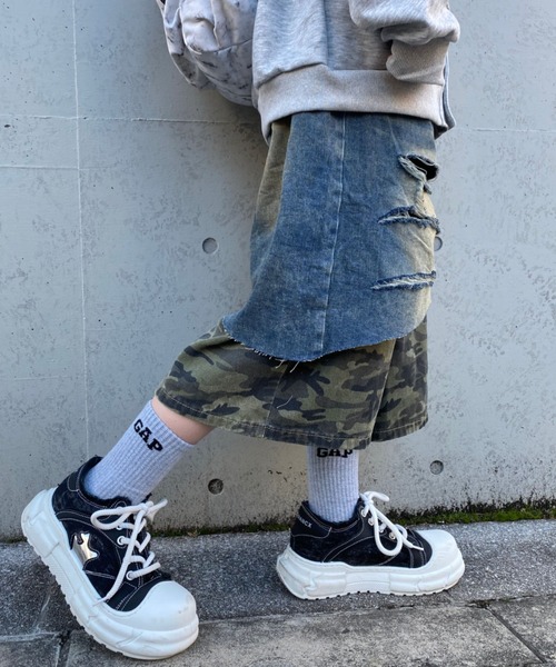 lilful(リルフル)の「【26年春夏新作】迷彩フェイクレイヤード切り替え七分丈ハーフワイドデニムパンツ(デニムパンツ・メンズ・カーキ・M/L)」の8枚目の写真
