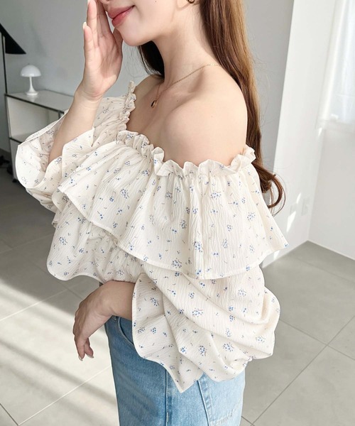 moment+（モーメントプラス）の「オフショルフリル長袖花柄ブラウス（シャツ/ブラウス・レディース・ネイビー/ブラック/オフホワイト/ナチュラル・M/L）」の15枚目の写真