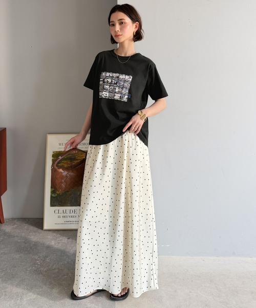 classicalelf(クラシカルエルフ)の「【接触冷感機能付き】ただのTシャツじゃ、終わらない。フィルムネガフォトプリント×ラクガキ刺繍Tシャツ(半袖)(Tシャツ/カットソー・レディース・チャコール/ブラック/オフホワイト・LARGE/MEDIUM/SMALL/X-LARGE)」の19枚目の写真