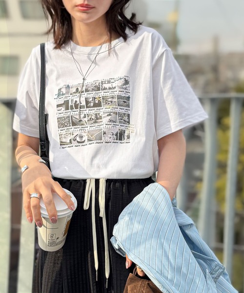 classicalelf(クラシカルエルフ)の「【接触冷感機能付き】ただのTシャツじゃ、終わらない。フィルムネガフォトプリント×ラクガキ刺繍Tシャツ(半袖)(Tシャツ/カットソー・レディース・チャコール/ブラック/オフホワイト・LARGE/MEDIUM/SMALL/X-LARGE)」の10枚目の写真