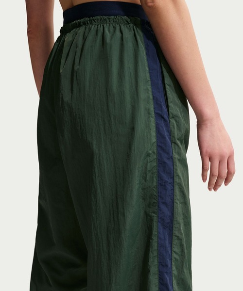 NIKE(ナイキ)の「NIKE AS W NSW PARACHUTE HR PANT / ナイキ ウィメンズ NSW パラシュート HR パンツ 【SP】(その他パンツ・レディース・グリーン/ブラック・S/M/L)」の20枚目の写真