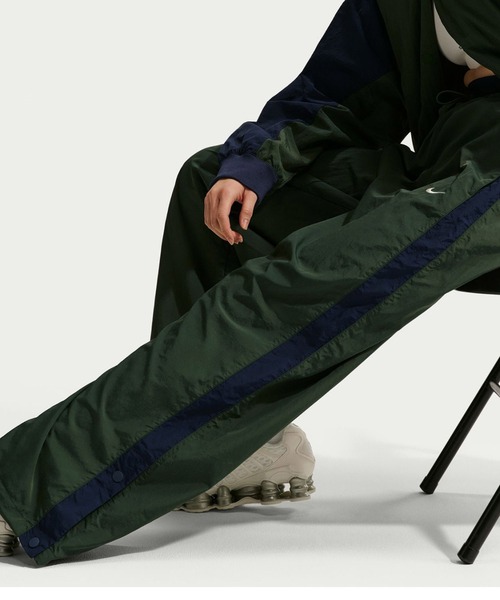 NIKE(ナイキ)の「NIKE AS W NSW PARACHUTE HR PANT / ナイキ ウィメンズ NSW パラシュート HR パンツ 【SP】(その他パンツ・レディース・グリーン/ブラック・S/M/L)」の3枚目の写真