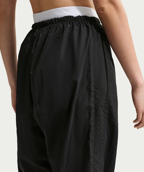 NIKE(ナイキ)の「NIKE AS W NSW PARACHUTE HR PANT / ナイキ ウィメンズ NSW パラシュート HR パンツ 【SP】(その他パンツ・レディース・グリーン/ブラック・S/M/L)」の12枚目の写真