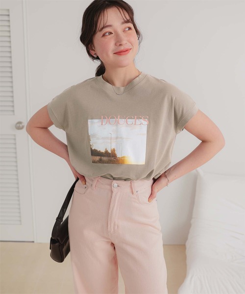 titivate(ティティベイト)の「汗染み防止フォトプリントフレンチスリーブトップス(Tシャツ/カットソー・レディース・ホワイト系その他/ホワイト/グレイッシュベージュ/チャコール/グレー・FREE)」の5枚目の写真