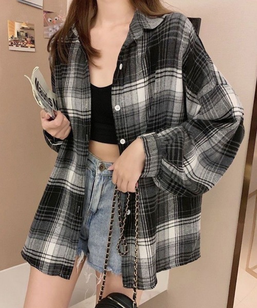 SEU（エスイーユー）の「オーバーサイズチェック柄シャツ きれいめカジュアル オフィスカジュアル レディース韓国（シャツ/ブラウス・レディース・ベージュ/ピンク/ブラック/イエロー・フリー）」の2枚目の写真