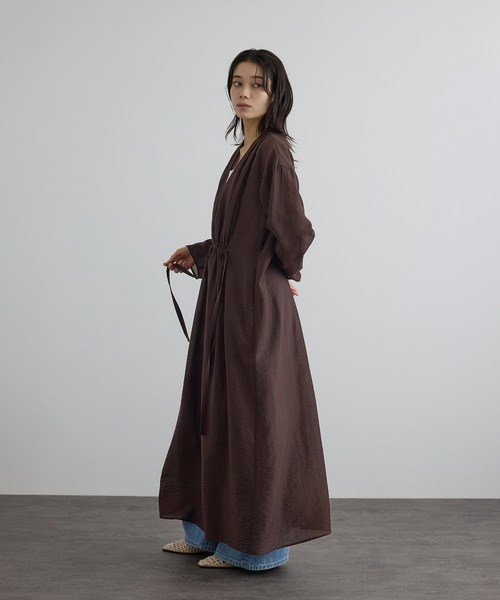 SALON adam et rope'（サロン アダム エ ロペ）の「【WEB限定】サブリエギャザーワンピース（ワンピース・レディース・ブラック/ブラウン・FREE）」の3枚目の写真