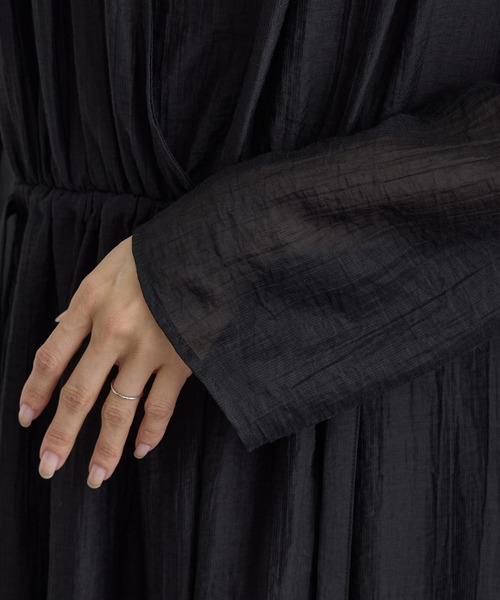 SALON adam et rope'（サロン アダム エ ロペ）の「【WEB限定】サブリエギャザーワンピース（ワンピース・レディース・ブラック/ブラウン・FREE）」の11枚目の写真